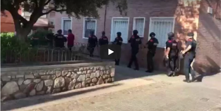 Vidéo: Barcelone: un algérien pénètre dans un commissariat avec un couteau et se fait tuer