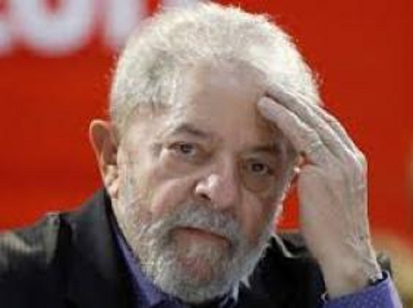 Brésil : dépôt de la candidature du prisonnier Lula à la présidentielle