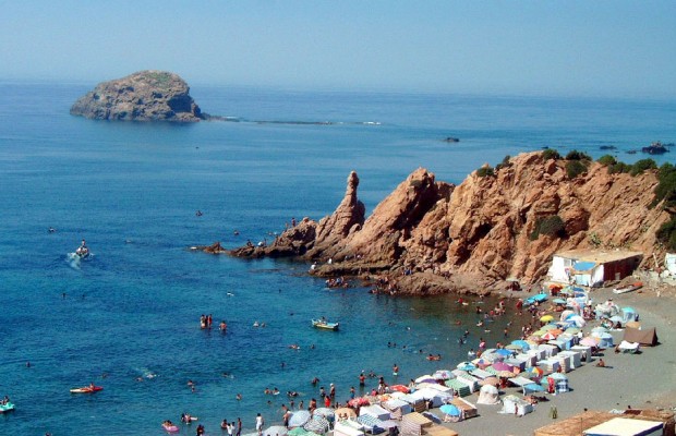 C’est devenu une tradition pour fuir la canicule: Plage Bleue et Benaouda, les destinations privilégiées des Blidéens