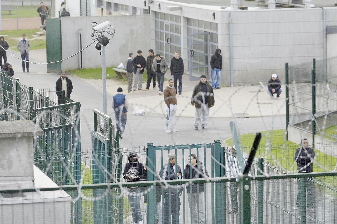 Espagne: Des migrants algériens s’évadent d’un centre de rétention