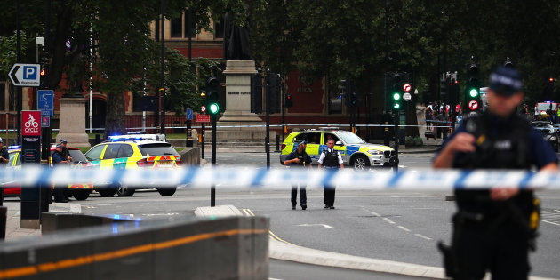 Plusieurs blessés: Un attentat à la voiture-bélier devant le Parlement à Londres