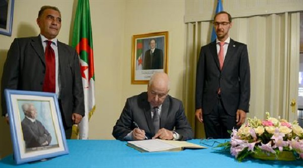Décès de Kofi Annan: Bensalah signe le registre de condoléances au siège de l&rsquo;ONU à Alger