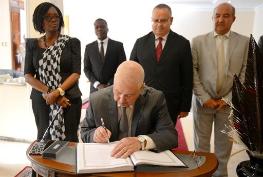 Décès de Kofi Annan: Bensalah signe le registre de condoléances