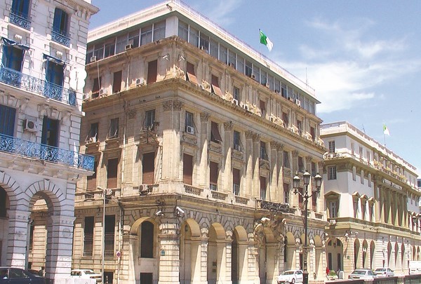 Surplus de liquidités substantielles généré par la planche à billets : La Banque d’Algérie face au dilemme de l&rsquo;inflation