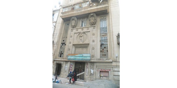 Jadis, rendez-vous des cinéphiles : L’ancien “Français”, n’est plus qu’une loque urbaine