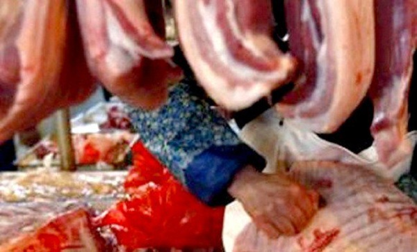 Aïn Defla : le décor marqué par les longues files devant les boucheries pour le dépeçage des moutons sacrifiés