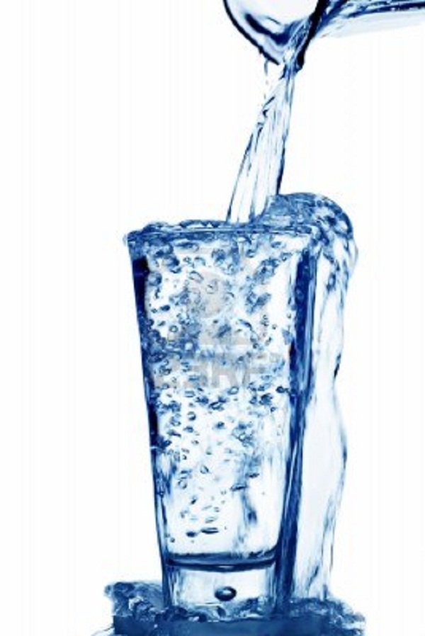 Info: Boire de l’eau ne fait pas perdre du poids