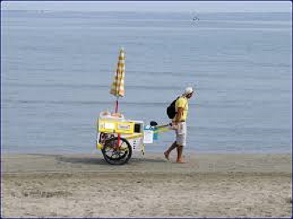 Mostaganem: Les émigrés s’intéressent au commerce informel sur les plages