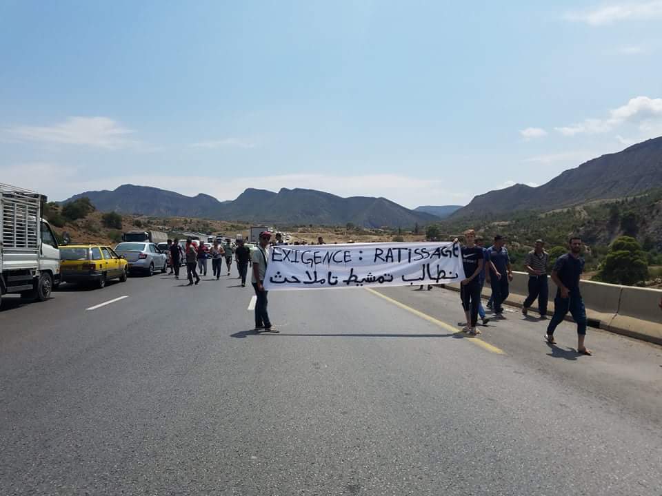 Bouira: manifestations suite à la mort d’un enfant dans l’explosion de la bombe