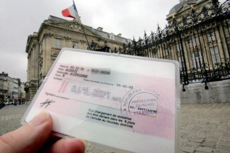 Des cartes de résident et des cartes d’identité européennes vendues à 3.000 €