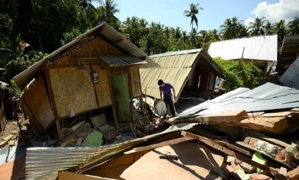 Indonésie: le séisme a fait plus de 156.000 déplacés