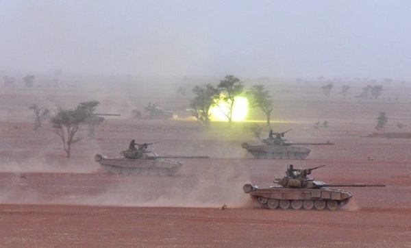 ANP: Gaïd Salah supervise le déroulement d’un exercice démonstratif à Béchar