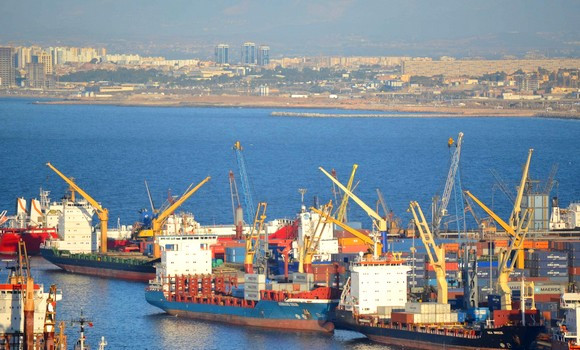 Baisse du déficit commercial de près de 75% sur les 8 premiers mois