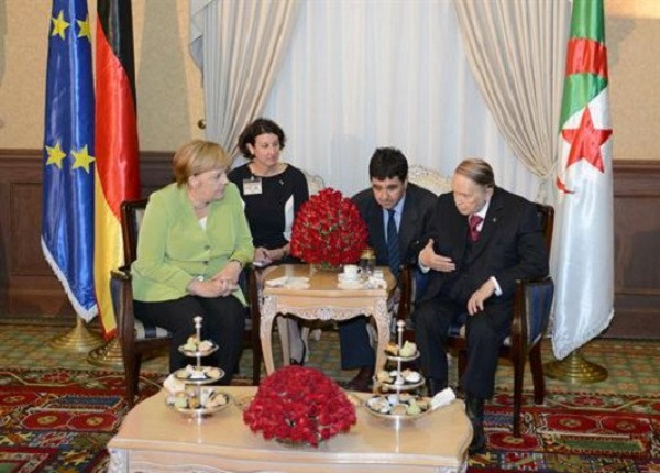 Bouteflika reçoit la chancelière allemande Angela Merkel