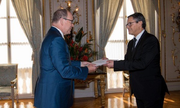 L&rsquo;ambassadeur Abdelkader Mesdoua présente ses lettres de créances au Prince Albert II de Monaco