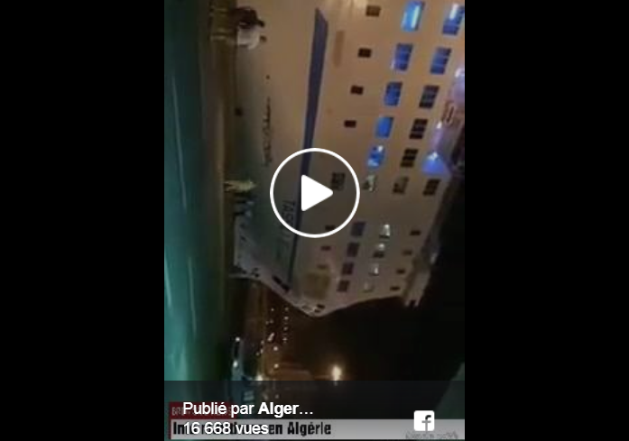 Vidéo: Le navire car-ferry Tassili II heurte accidentellement un navire panaméen !