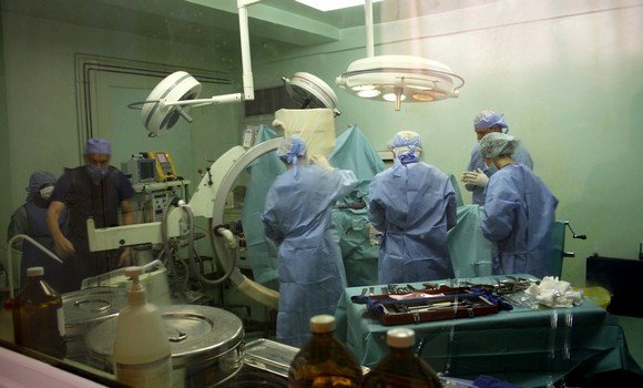 Cardiologie: le CHUO réussit une 1e expérience de remplacement valvaire aortique percutané