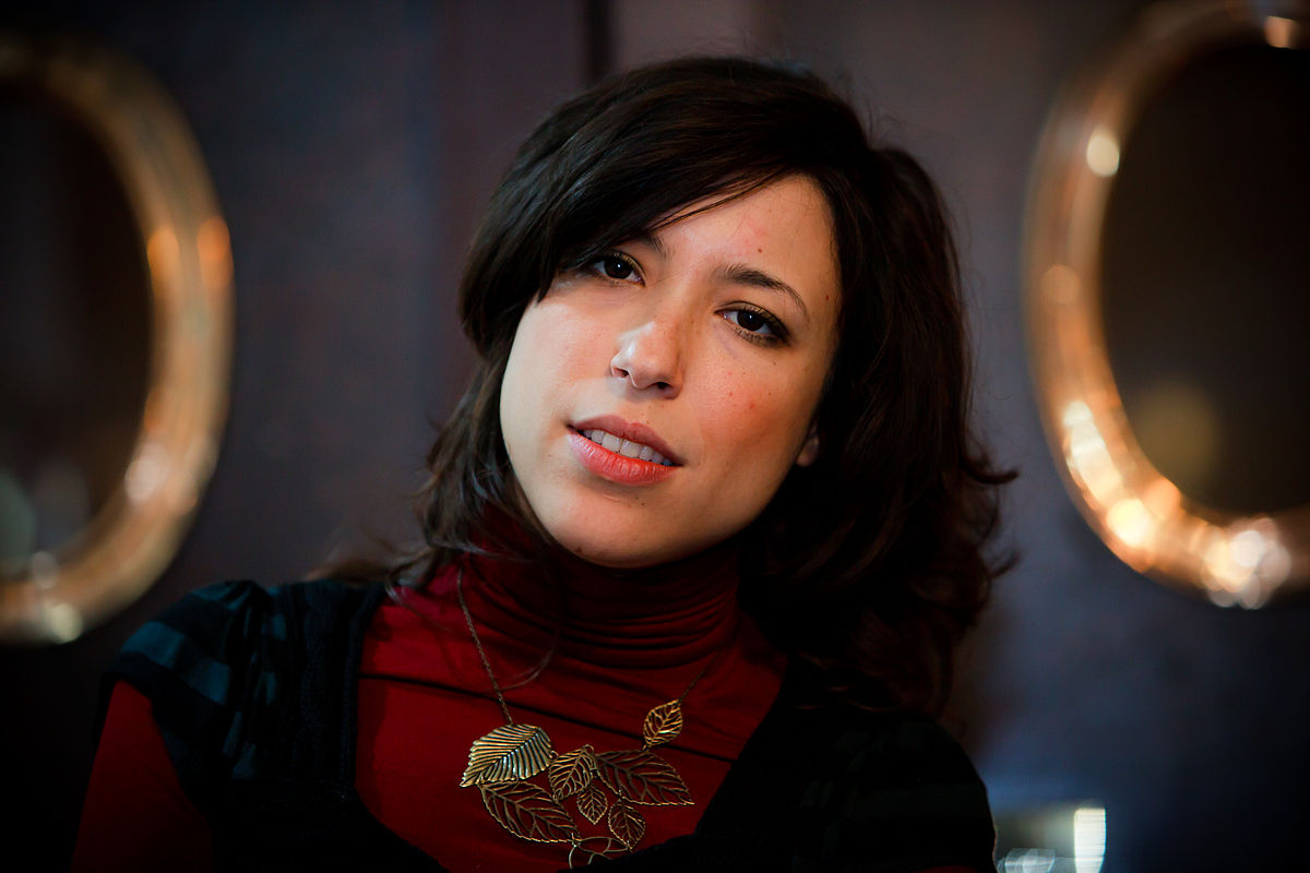 Djazia Satour dévoile le single Neghmat Erriah: La liberté des airs, l’insouciance des vents