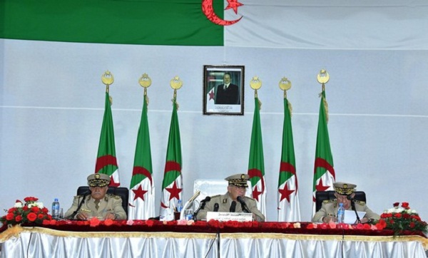 Le Général-Major Mostefa Smaali installé dans ses nouvelles fonctions de Commandant de la 3e RM