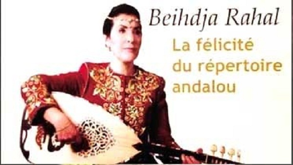 Lors d’une vente-dédicace de l’ouvrage Beihdja Rahal, la félicité du répertoire andalou: Kamal Bouchama et Beihdja Rahal rencontrent le public de Tizi-Ouzou