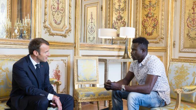 Mamoudou Gassama naturalisé après avoir sauvé un enfant