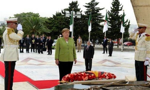 La chancelière allemande se recueille à la mémoire des martyrs de la Guerre de libération
