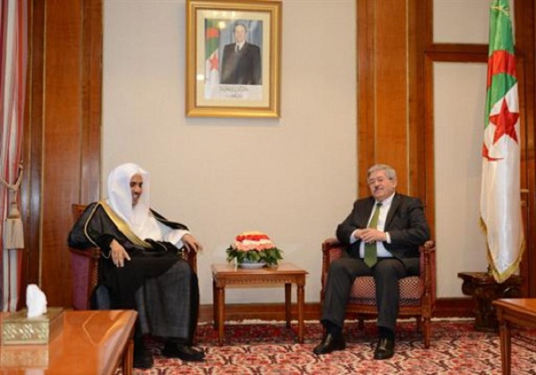 Ouyahia reçoit le secrétaire général de la Ligue islamique mondiale