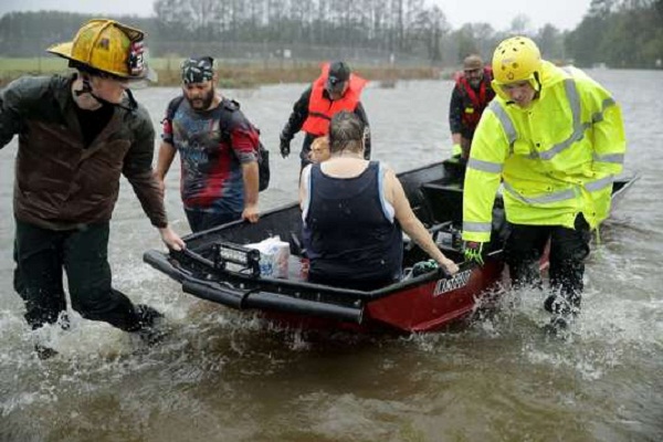 États-Unis: Plusieurs morts et des habitants piégés par la tempête tropicale Florence