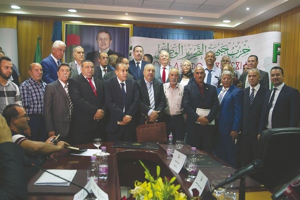 Présidentielle de 2019: Des partis créent un “front populaire” autour de Bouteflika