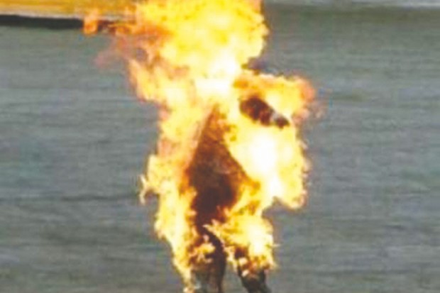 El Tarf: Un homme s’immole par le feu pour protester contre le retrait de son permis