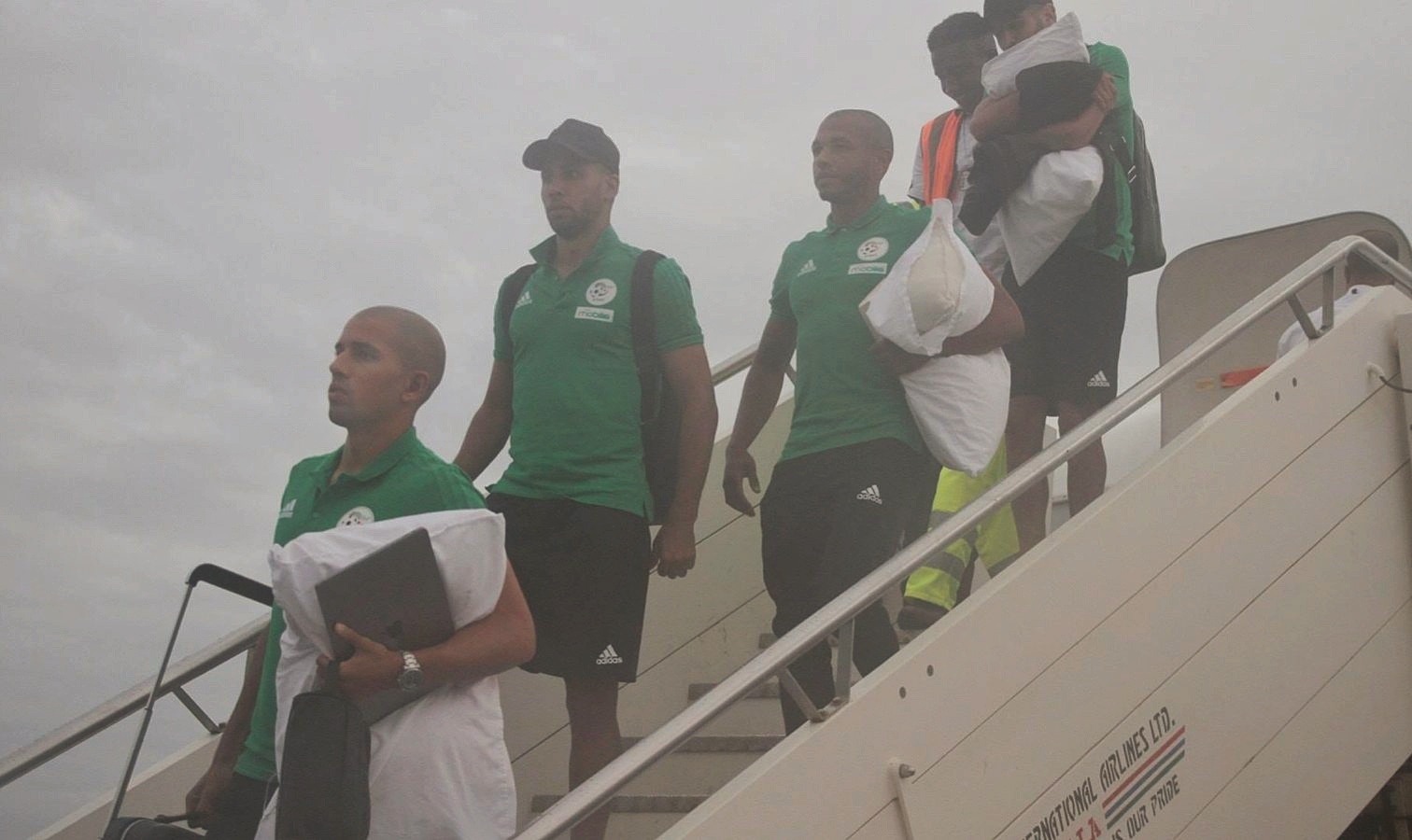 EN : Arrivée des Verts à Banjul (Gambie)