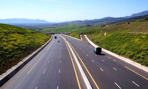 Le péage sur l’autoroute est-ouest « entrera en vigueur dès l’achèvement des installations »