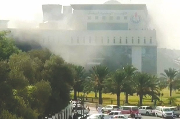 Deux morts et dix blessés dans une attaque revendiquée par daech, Libye : le siège de la compagnie pétrolière visé à Tripoli