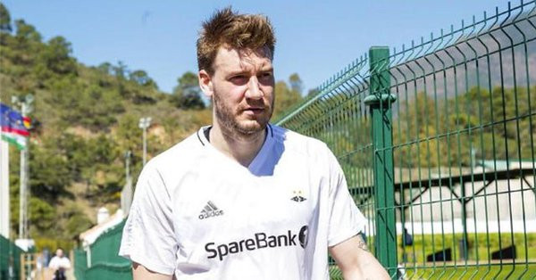Bendtner, ancien d’Arsenal, accusé d’avoir agressé un chauffeur de taxi
