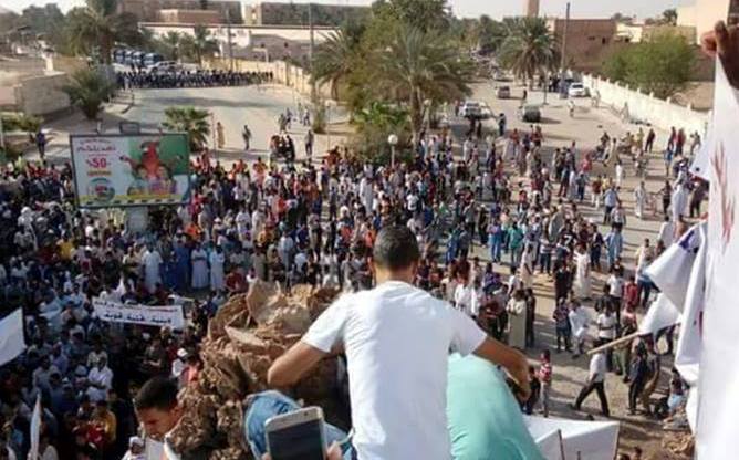 Les manifestants de Ouargla demandent des emplois, des hôpitaux et le départ du wali (vidéo)