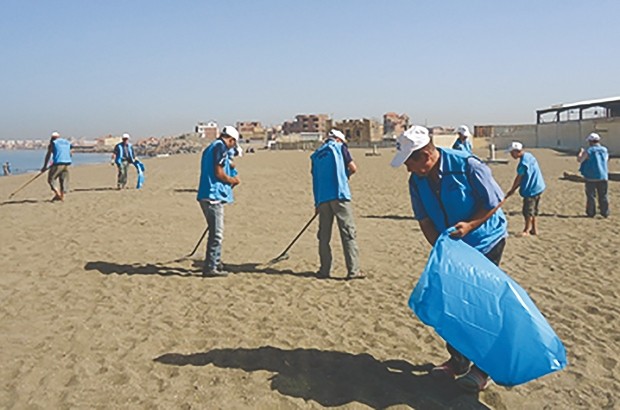Préparatifs de la saison estivale: Nettoiement des places et aménagement des accès aux plages à Aïn El Turck