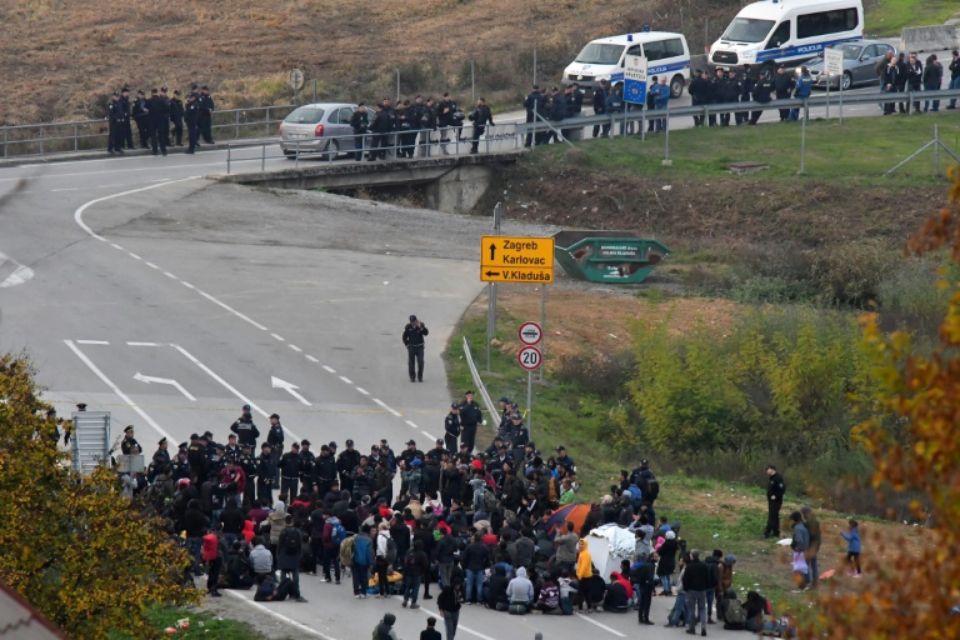 Bosnie: échauffourées entre migrants et la police