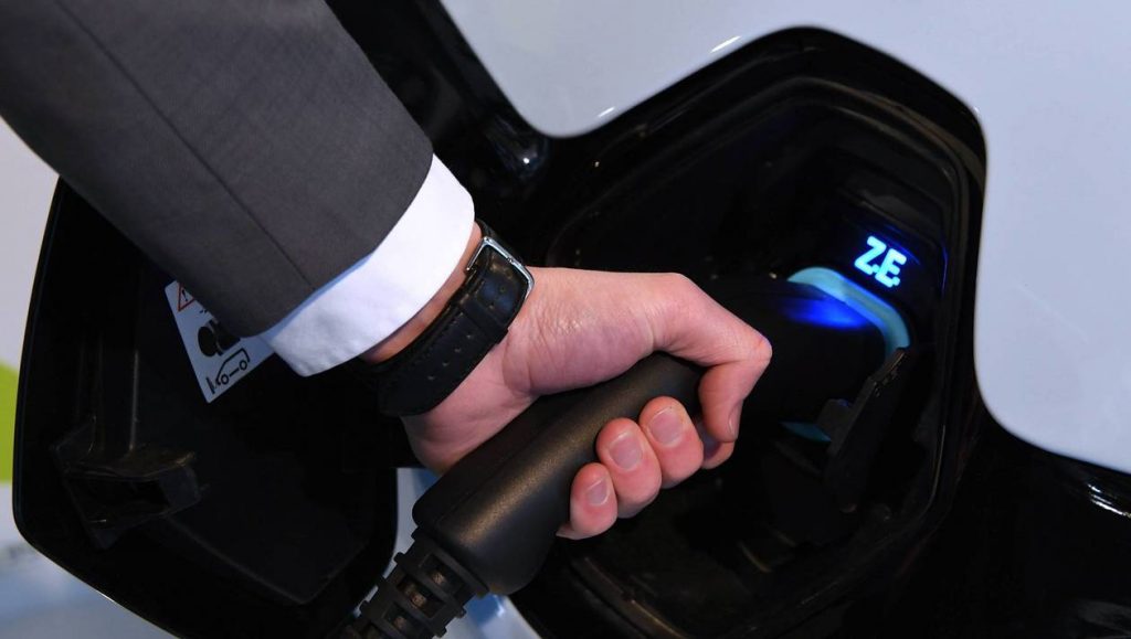 L&rsquo;automobile électrique moins cher que l&rsquo;essence ou diesel