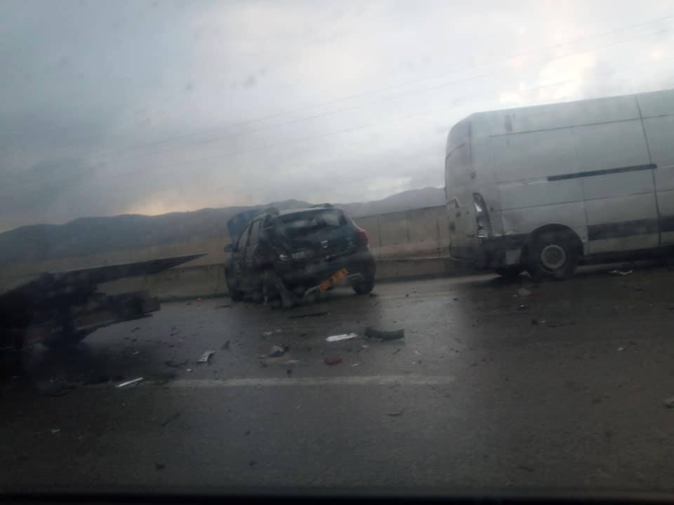 Intempéries : Un accident perturbe la circulation routière à Lakhdaria