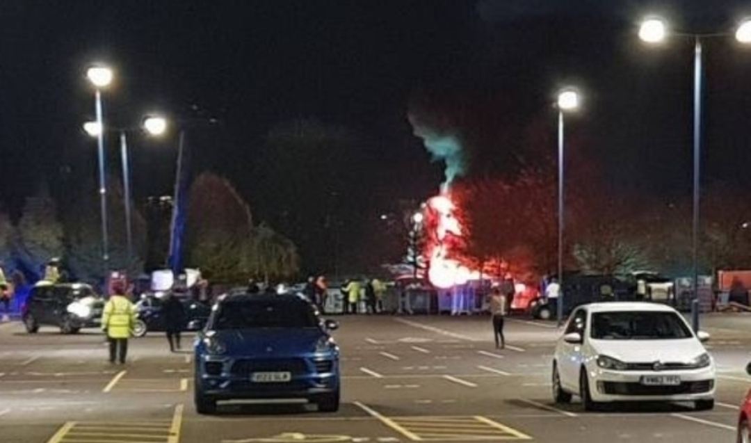 L&rsquo;hélicoptère du propriétaire de Leicester s&rsquo;est écrasé sur le parking du King Power Stadium (vidéo) !