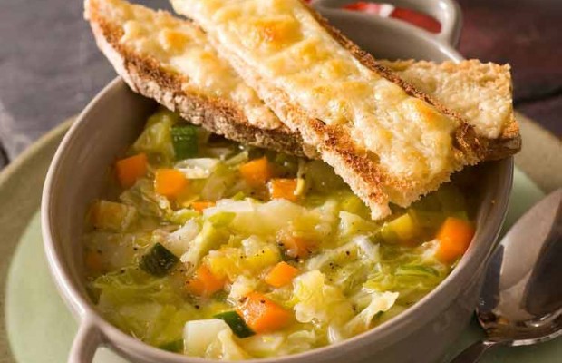 Recette: Soupe de légumes au pain et au gruyère