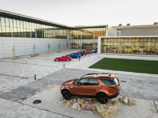 Industrie automobile : Nouvelle usine Jaguar Land Rover en Slovaquie