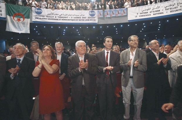 Une députée exclue, un autre suspendu et une démission: Crise au FFS