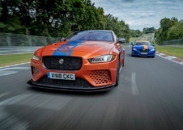 Vidéo : La Jaguar XE SV Project 8 se mue en taxi sur le Nürburgring