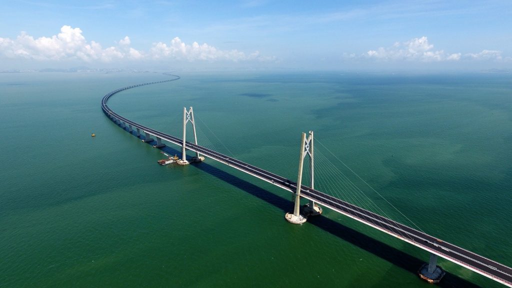 Chine: Xi Jinping inaugure le plus grand pont maritime du monde