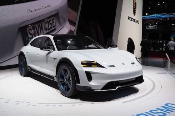 Porsche : Le concept car Mission E Cross Turismo sera produit en série