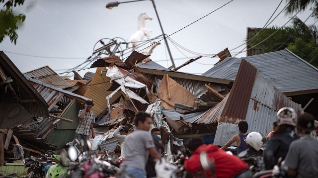 Indonésie: le bilan des séismes et du tsunami s&rsquo;alourdit à 1.249 morts