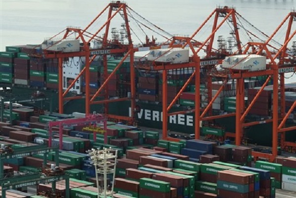 Japon: la production industrielle rebondit fortement en octobre