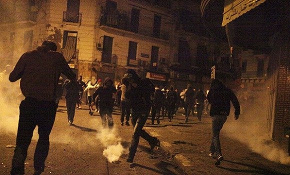 Violences après le match USMA/CSC: 30 personnes arrêtées et 10 policiers blessés