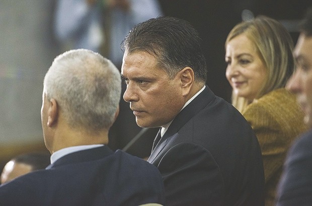 Il n’a toujours pas pris ses fonctions de SG par intérim: FLN – l’option Bouchareb contestée